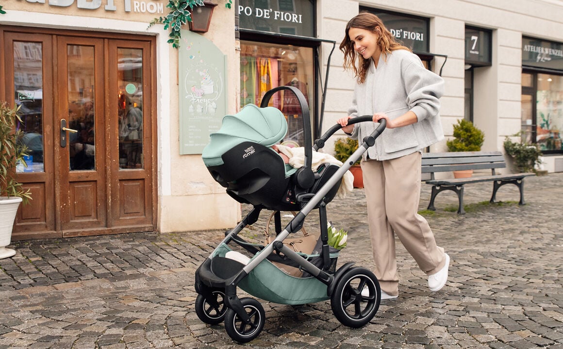 Britax Smile 5 kan brukes med liggedel eller bilstol