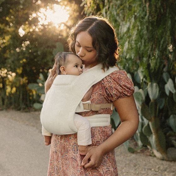 Bilde av Ergobaby Embrace Air Bæresele, Cream Mesh