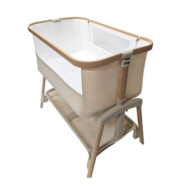 Bilde av Sagababy Premium Bedside Crib, Walnut Soft Taupe