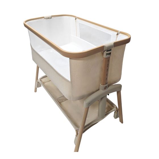 Bilde av Sagababy Premium Bedside Crib, Walnut Soft Taupe