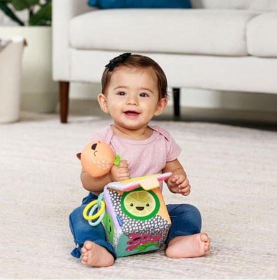 Bilde av Infantino Sanseleke - Peek & Seek Sensory Cube