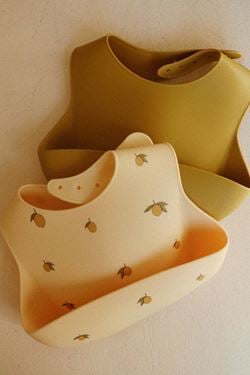 Bilde av Kongens Sløjd Silikon Smekker til Barn, 2pk Sitron