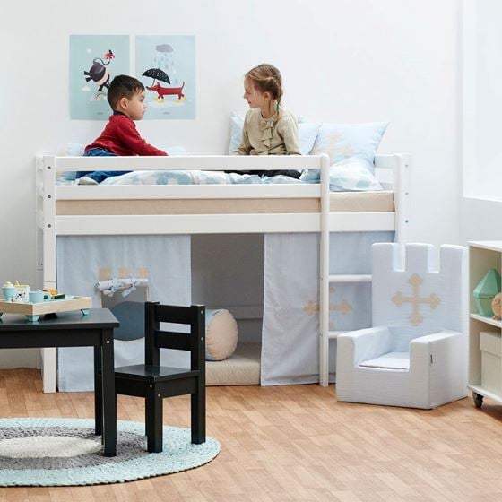 Bilde av Hoppekids Halvhøy Seng 70x160cm, med Fairytale Knight gardin